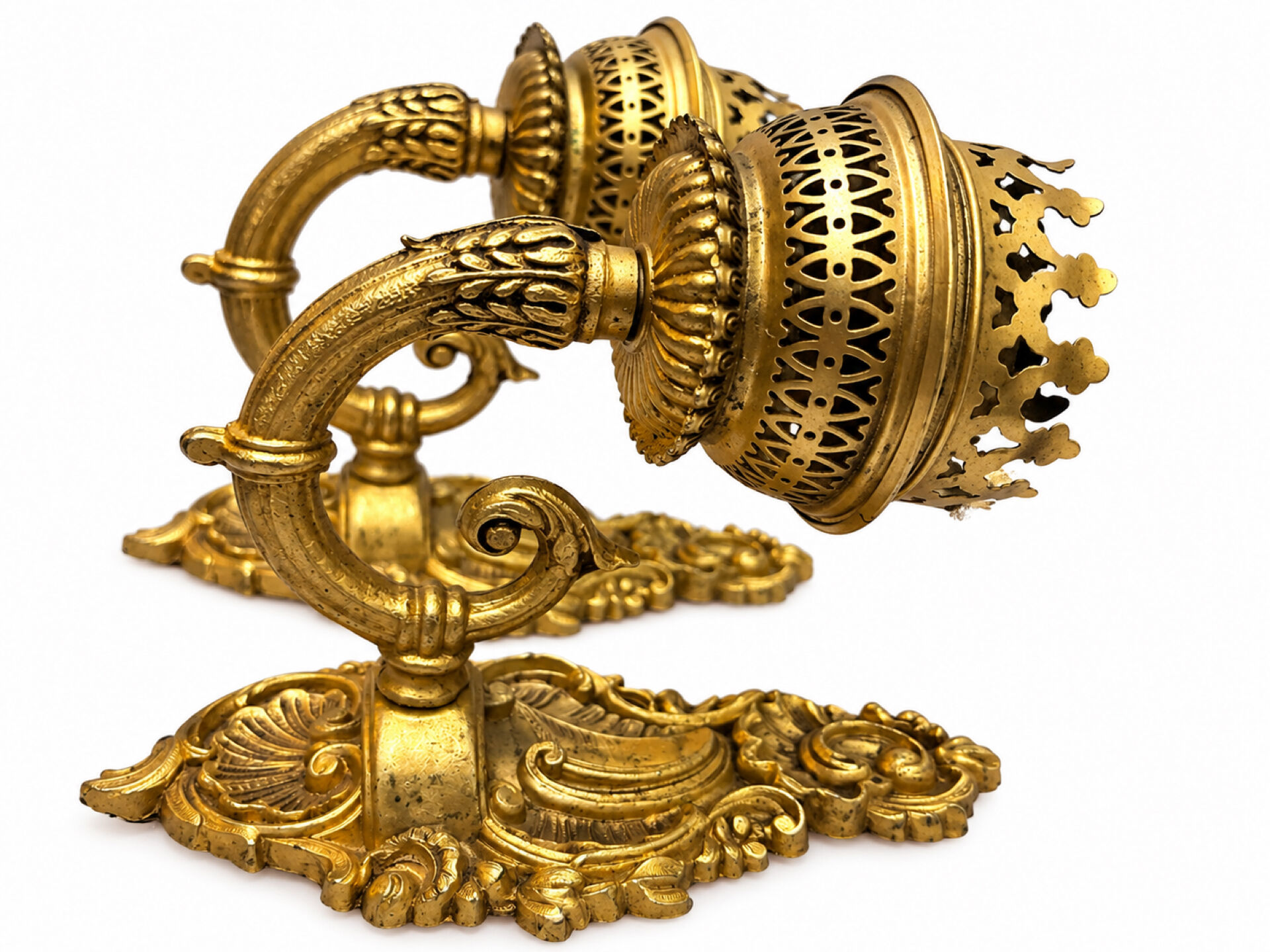 Paire d’appliques murales à 2 feux – Style Rocaille / Louis XV – Bronz