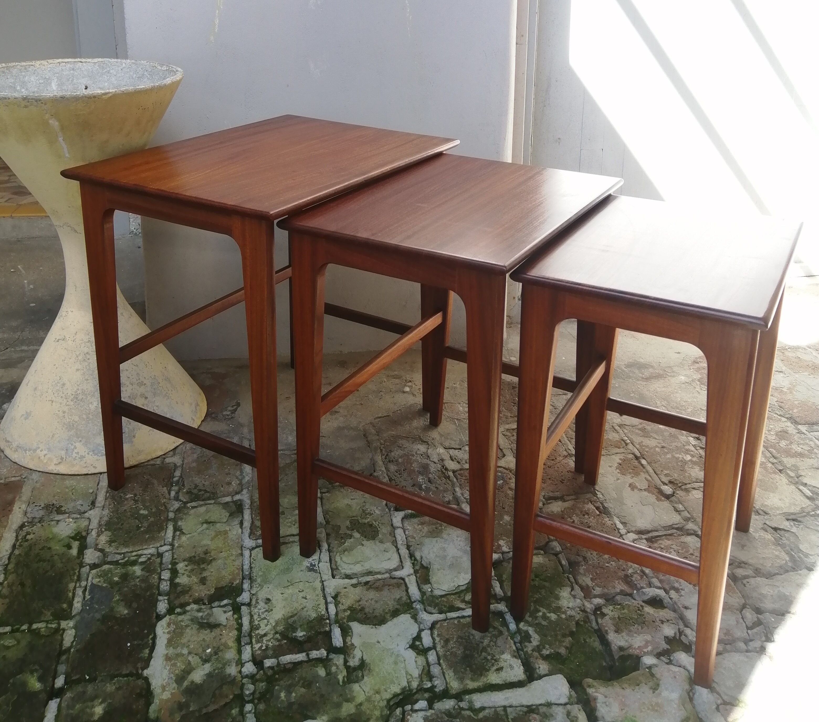 Pull-out tables from the 60s in solid exotic wood published by Younger
