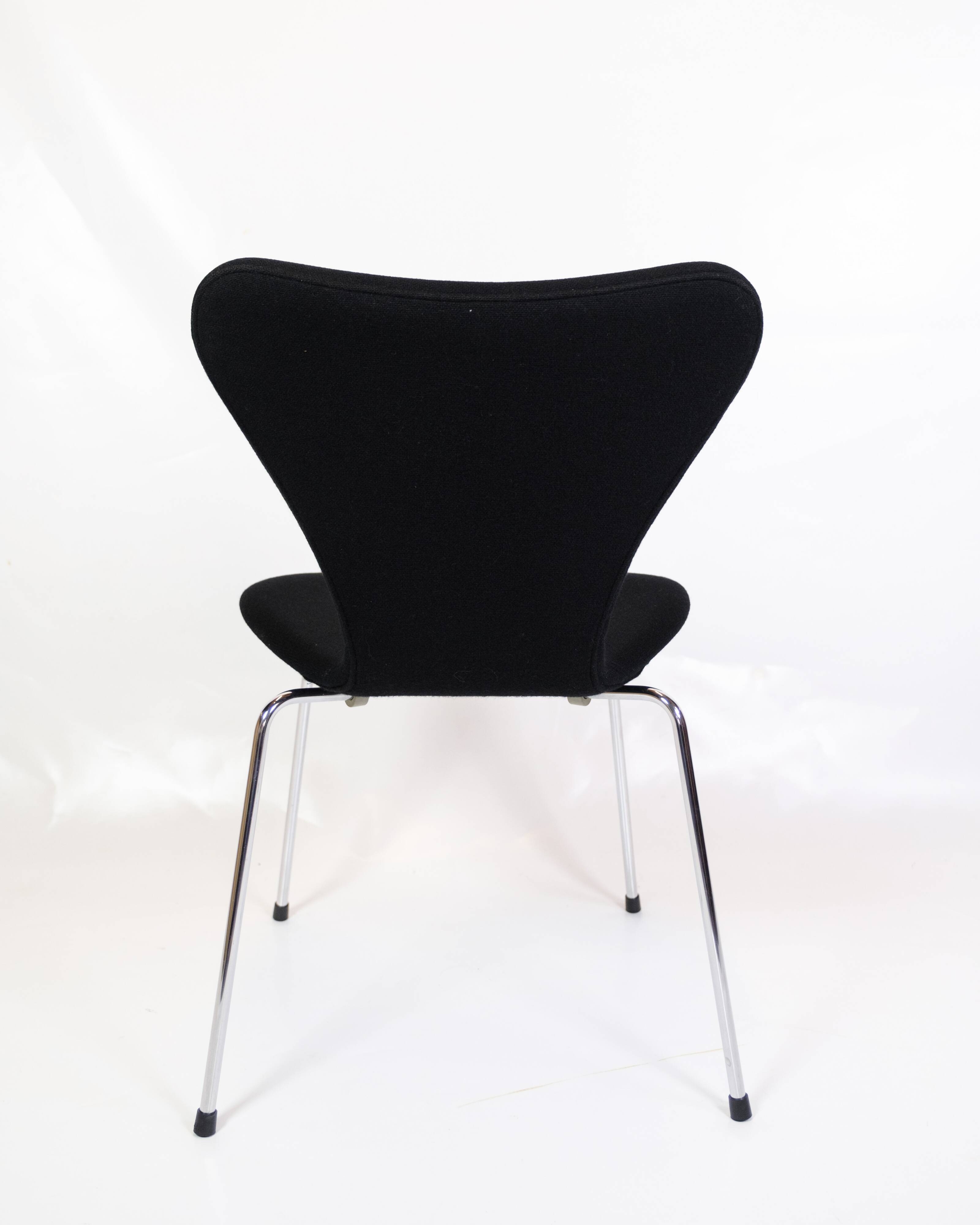 Set Of 4 Seven Chairs Model 3107 Original Upholstered In Black Fabric By Arne Jacobsen