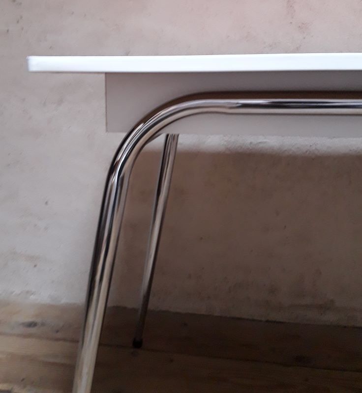 Table formica chrome
