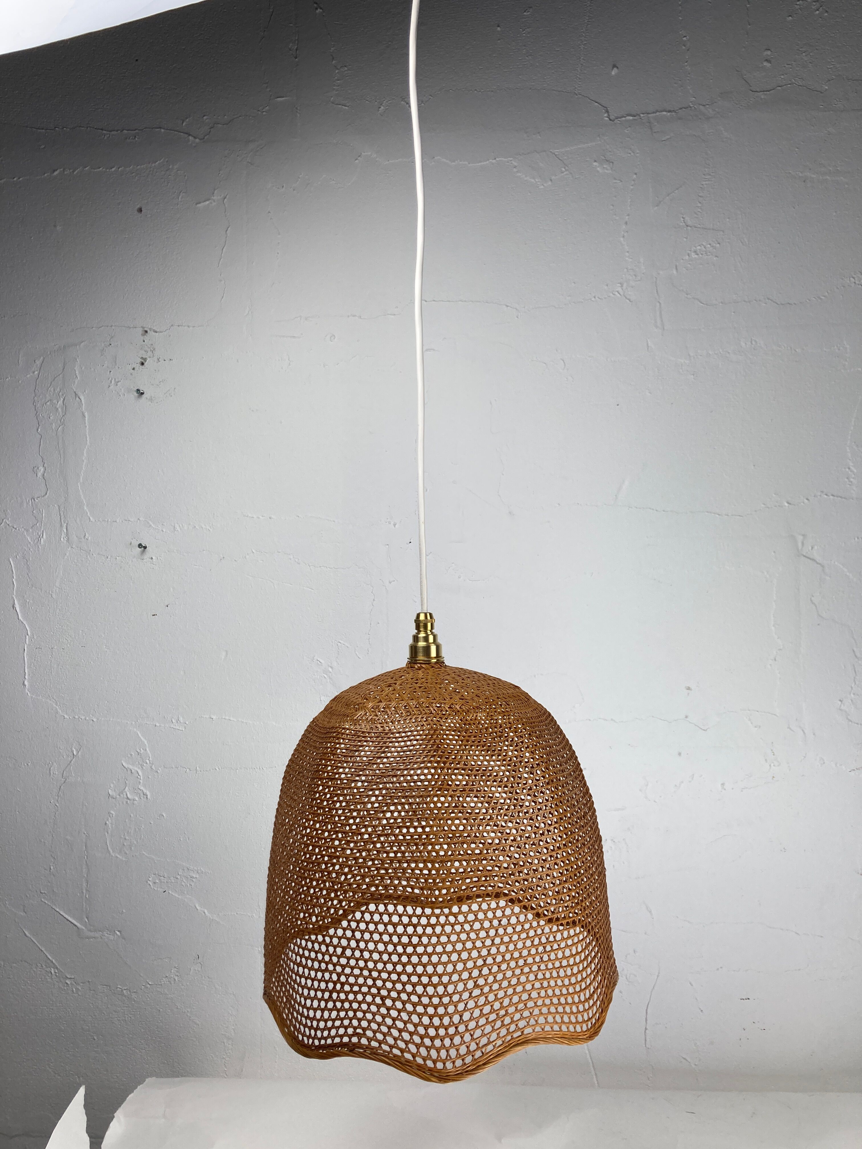 Beehive webbing rattan wicker pendant hanging lamp, 1930s
