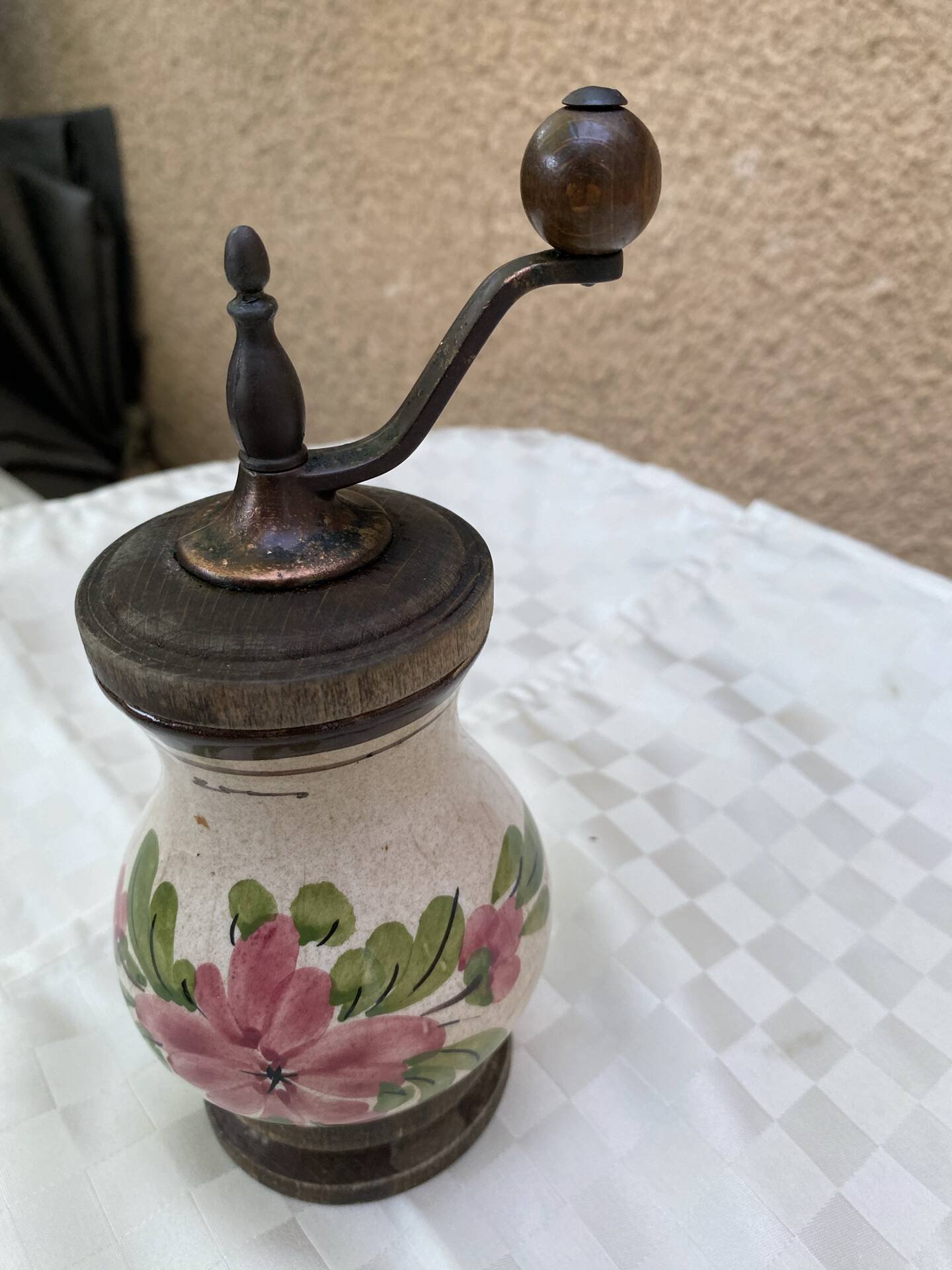 Vintage painted ceramic and wood pepper mill – Brand M – Decor