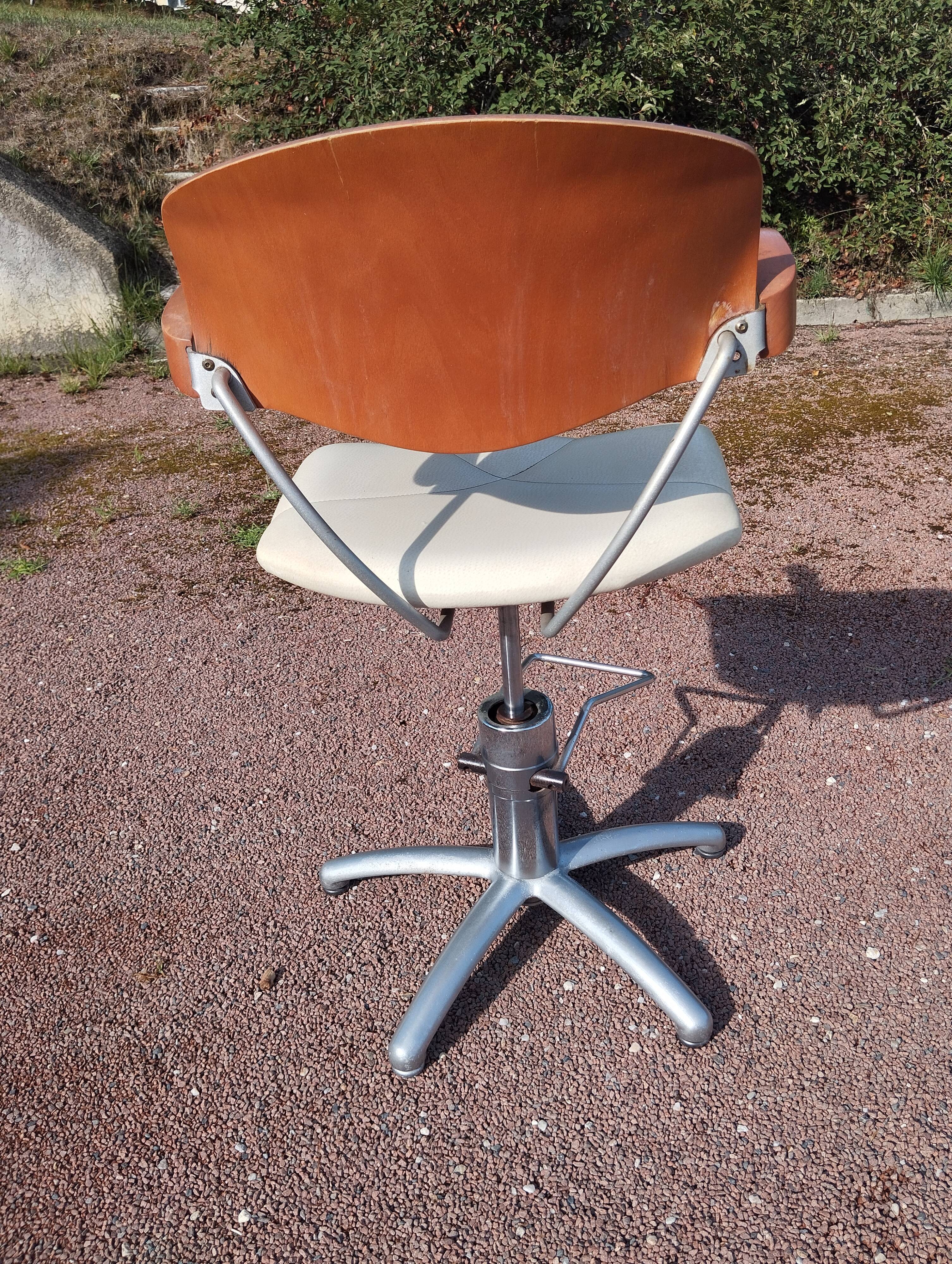 Hairdresser's chair