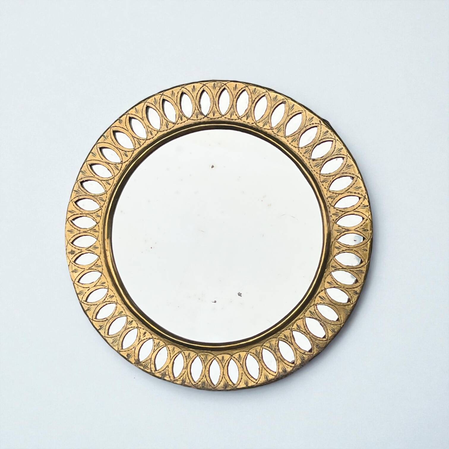 Round Moroccan mirror in openwork chiseled brass - vintage mirror 32 cm