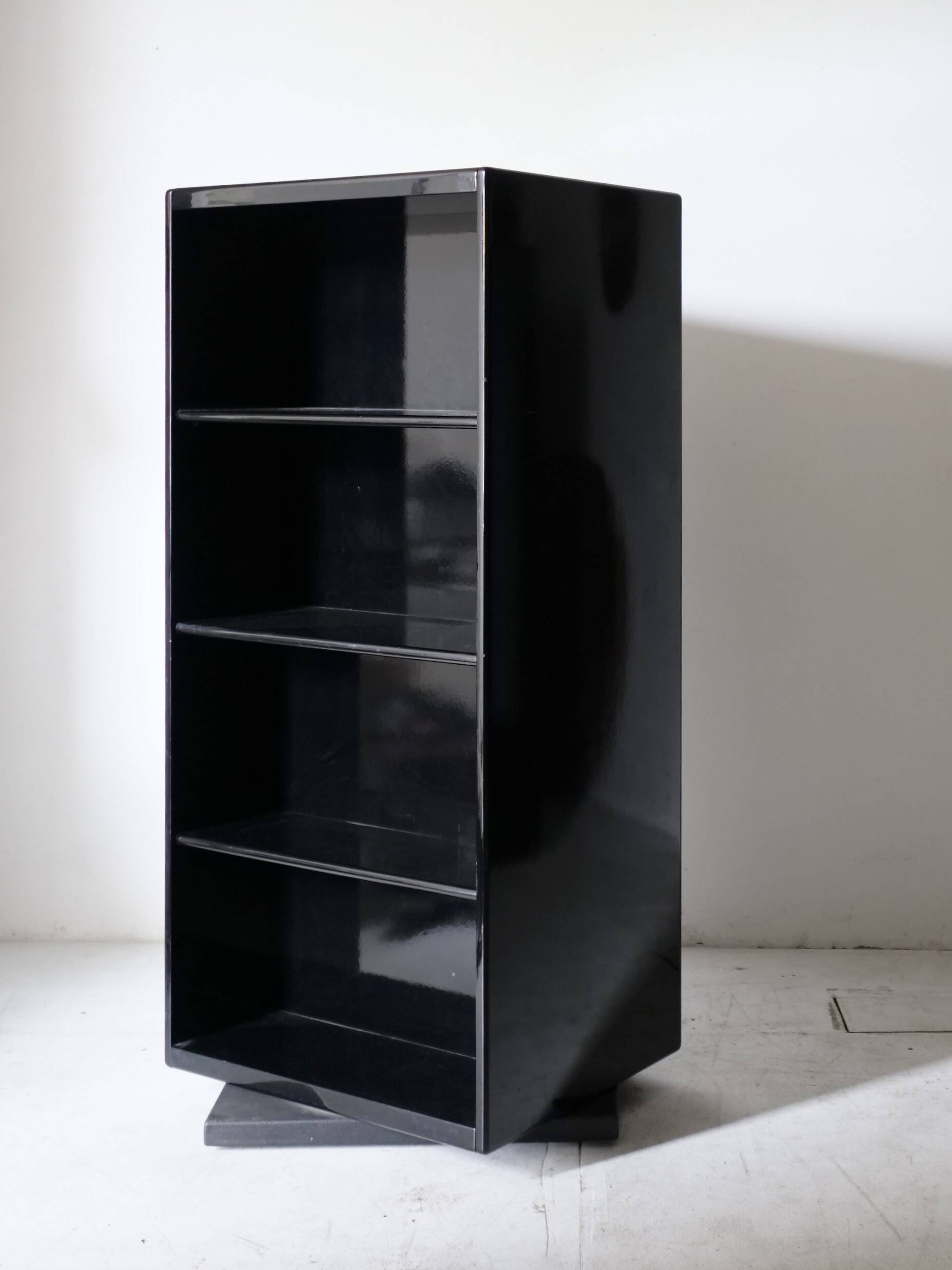 Rotating bookshelf Arflex Italy 1970