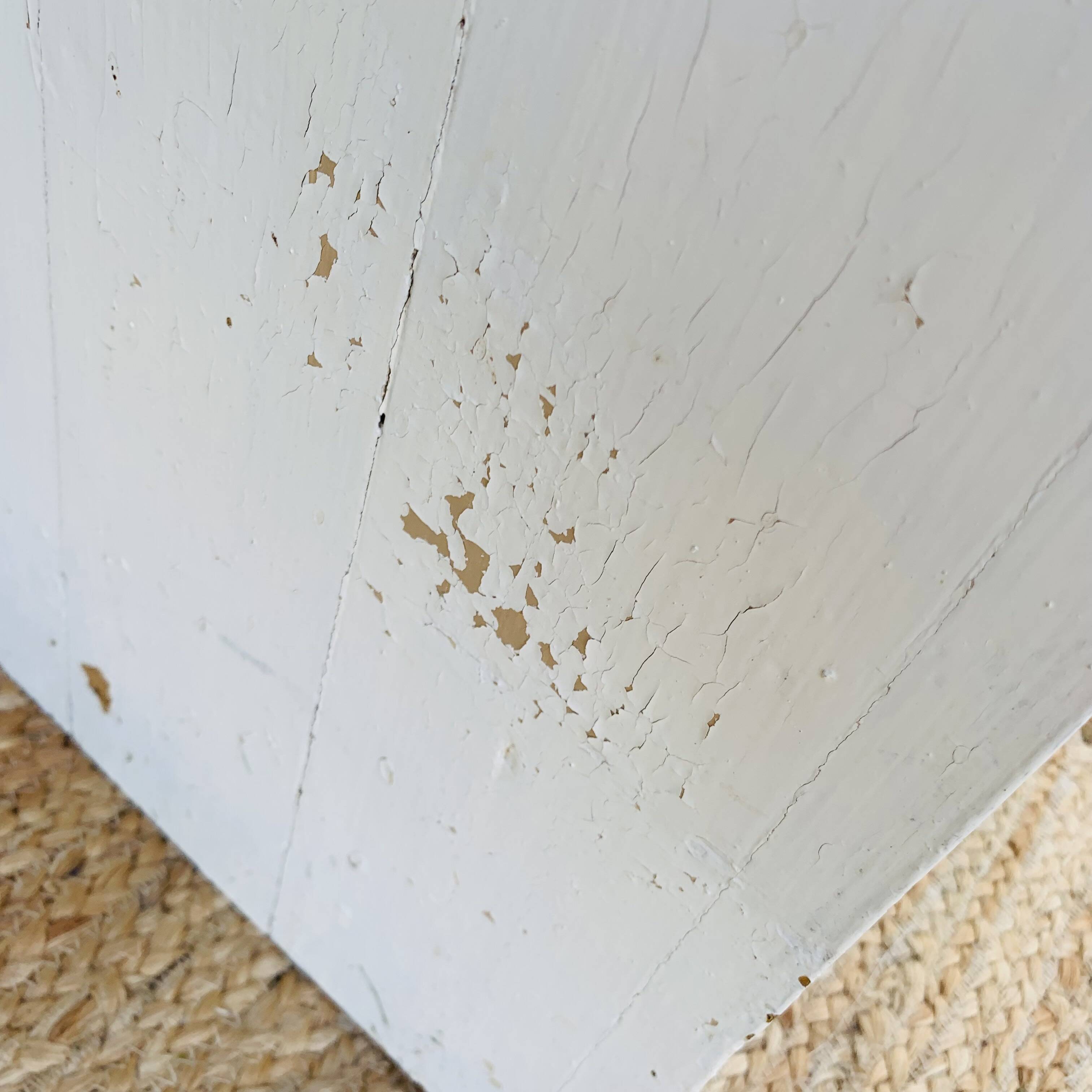 Small white Parisian piece of furniture