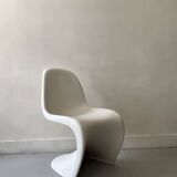 White monobloc design chair by Verner Panton, white edition Vitra.