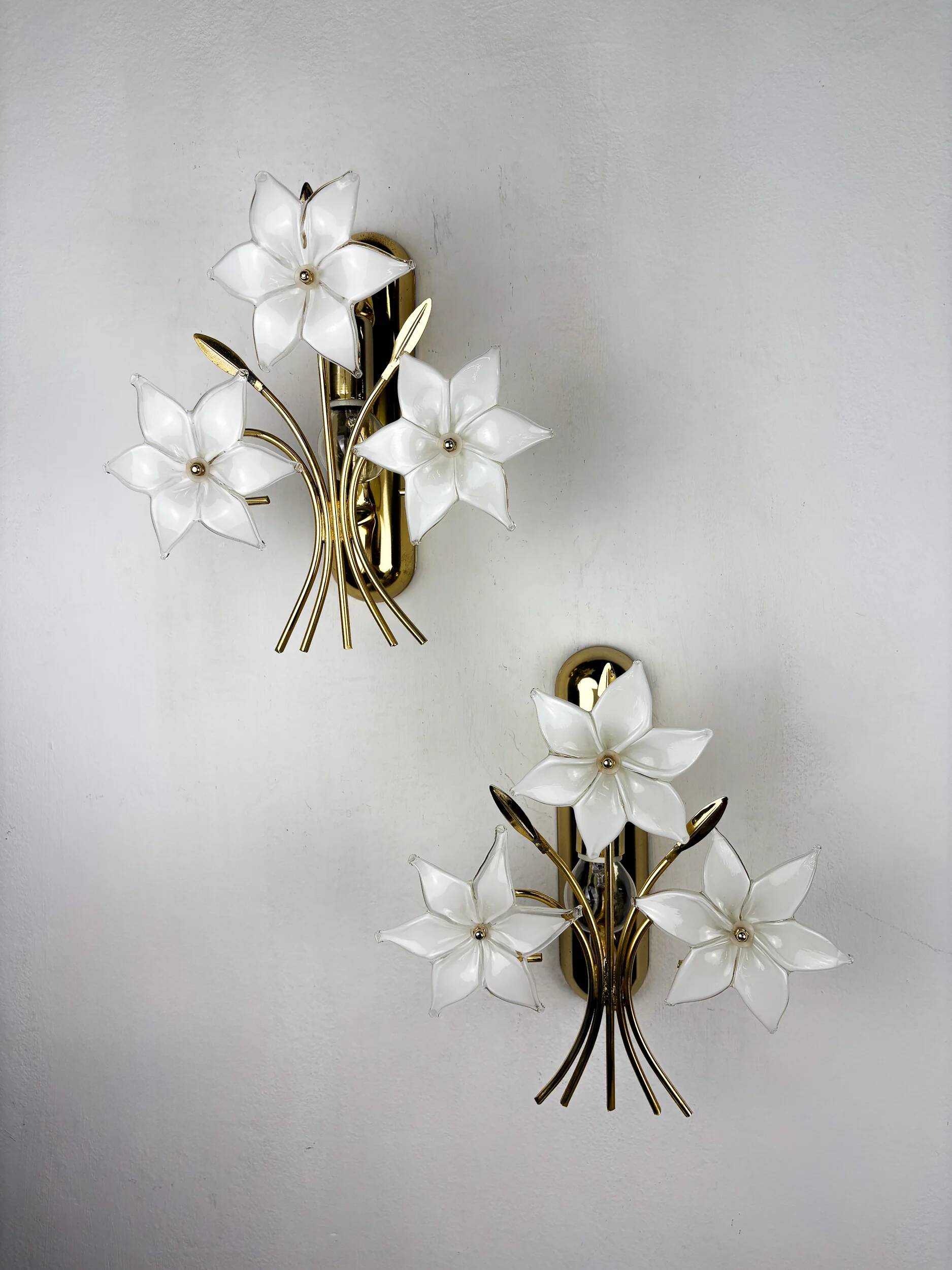 Pair of hibiscus floral sconces, Murano glass, Italy, 1970s