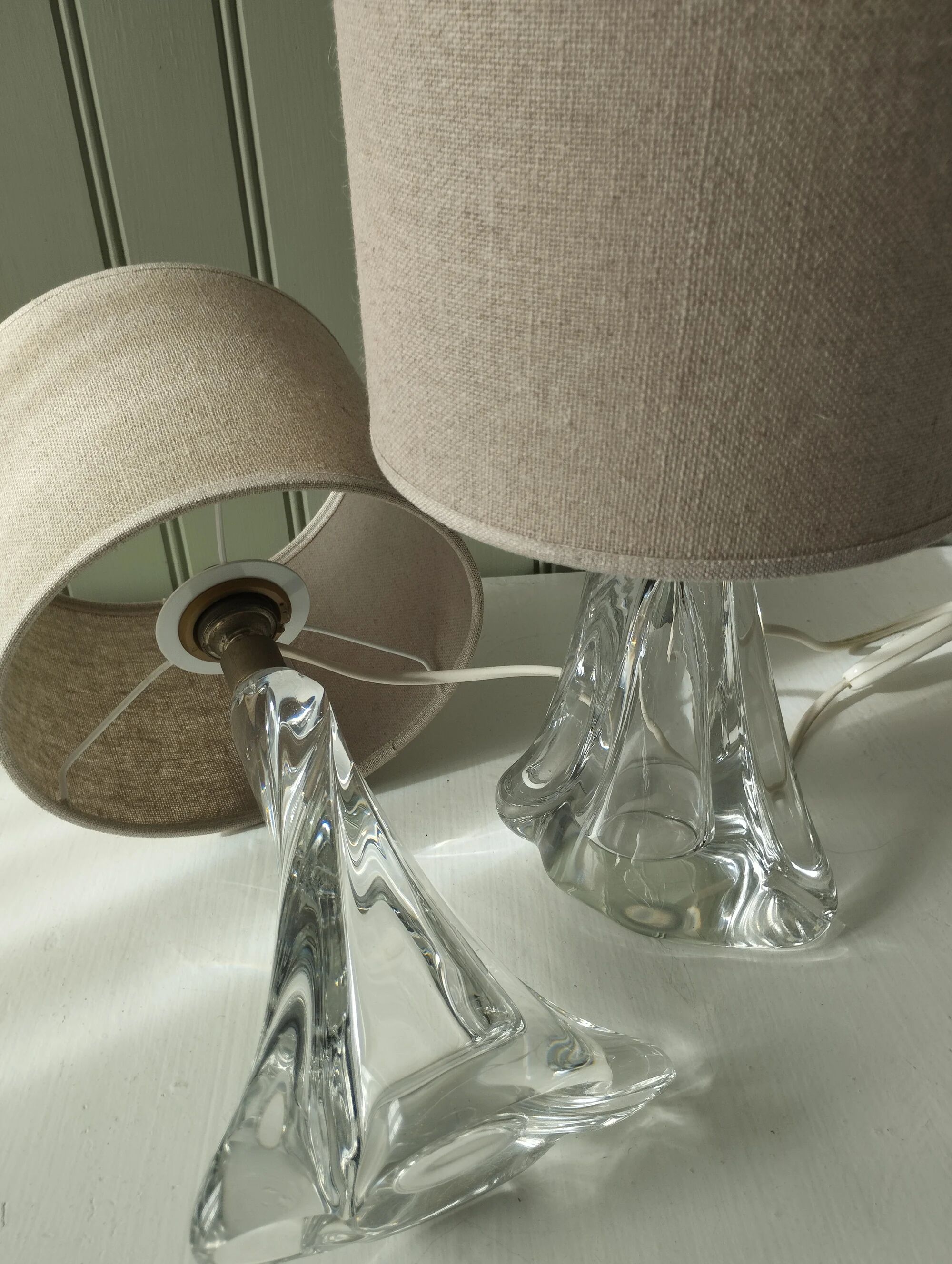 Pair of table lamps - Twisted transparent glass bases from the 1950s - Hemp shades
