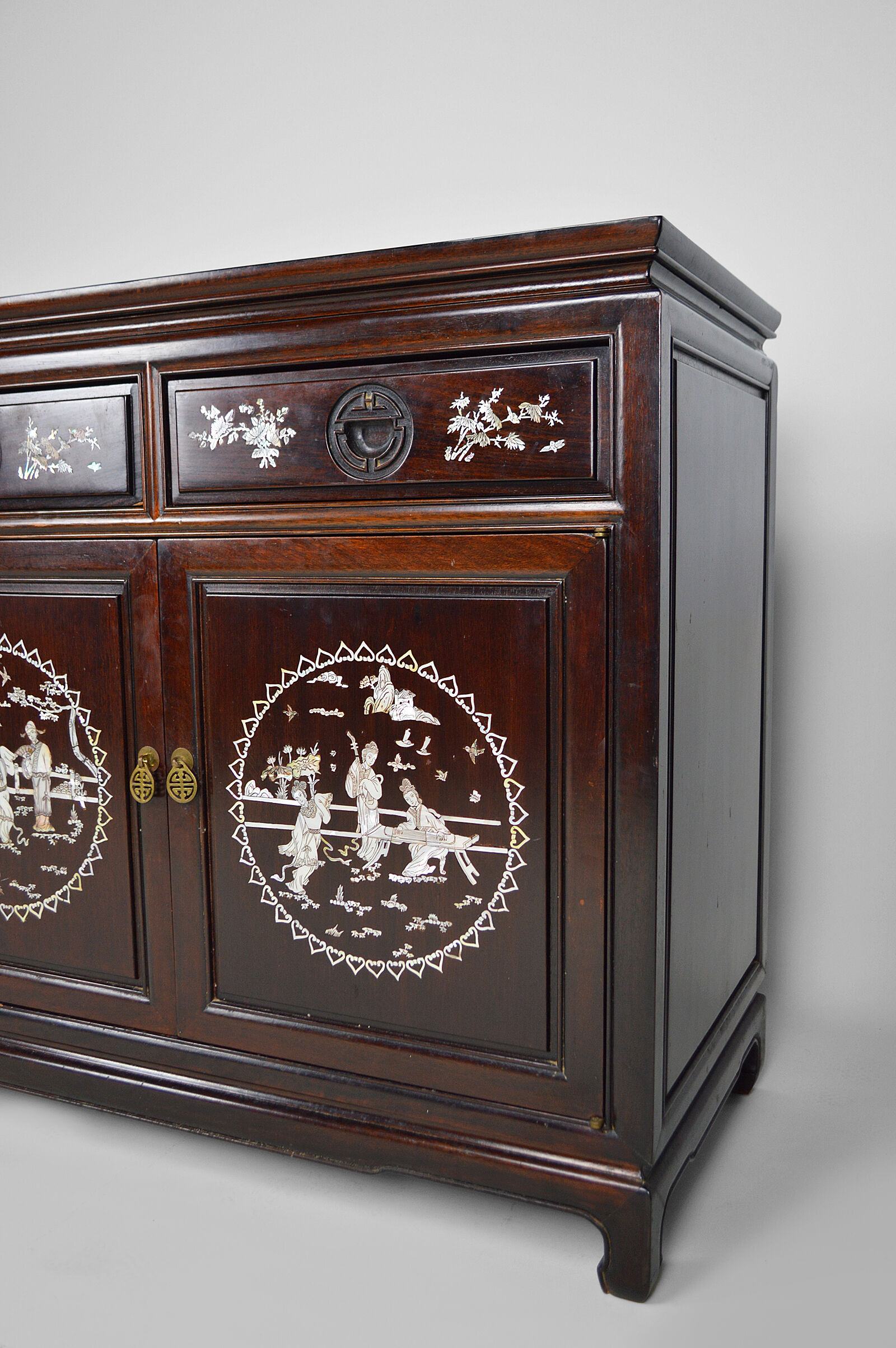 Enfilade en bois marqueté de nacre, asie, milieu xxe