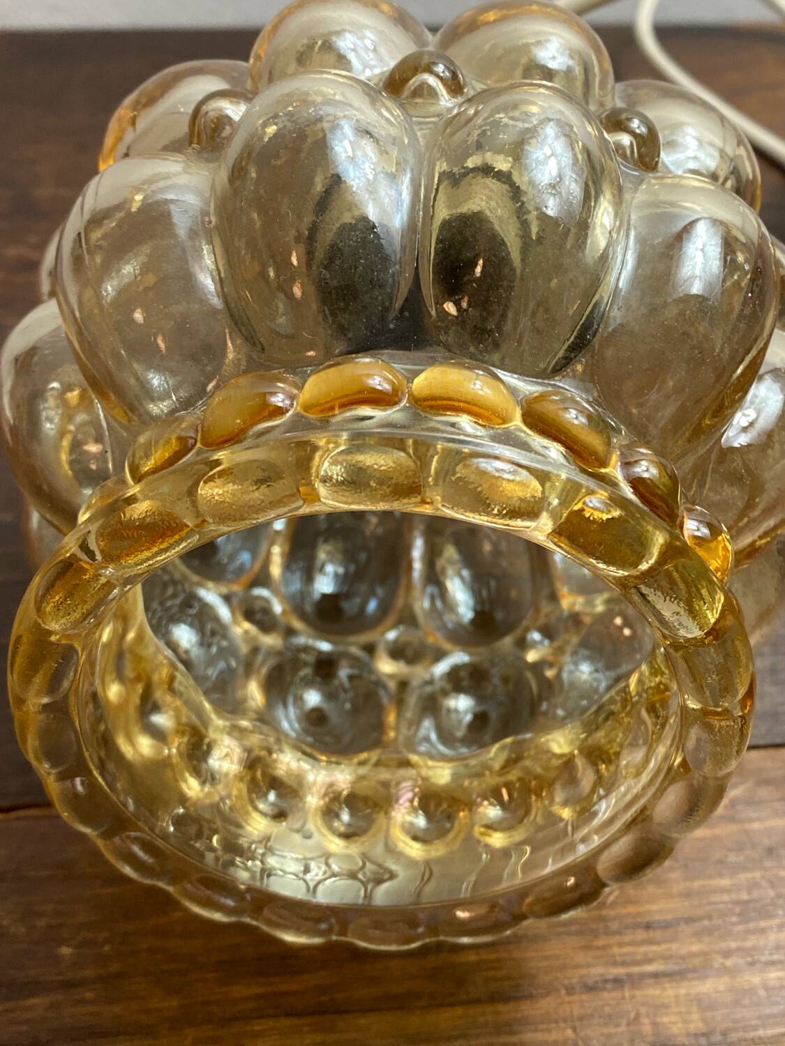 Portable pendant light in bubble glass