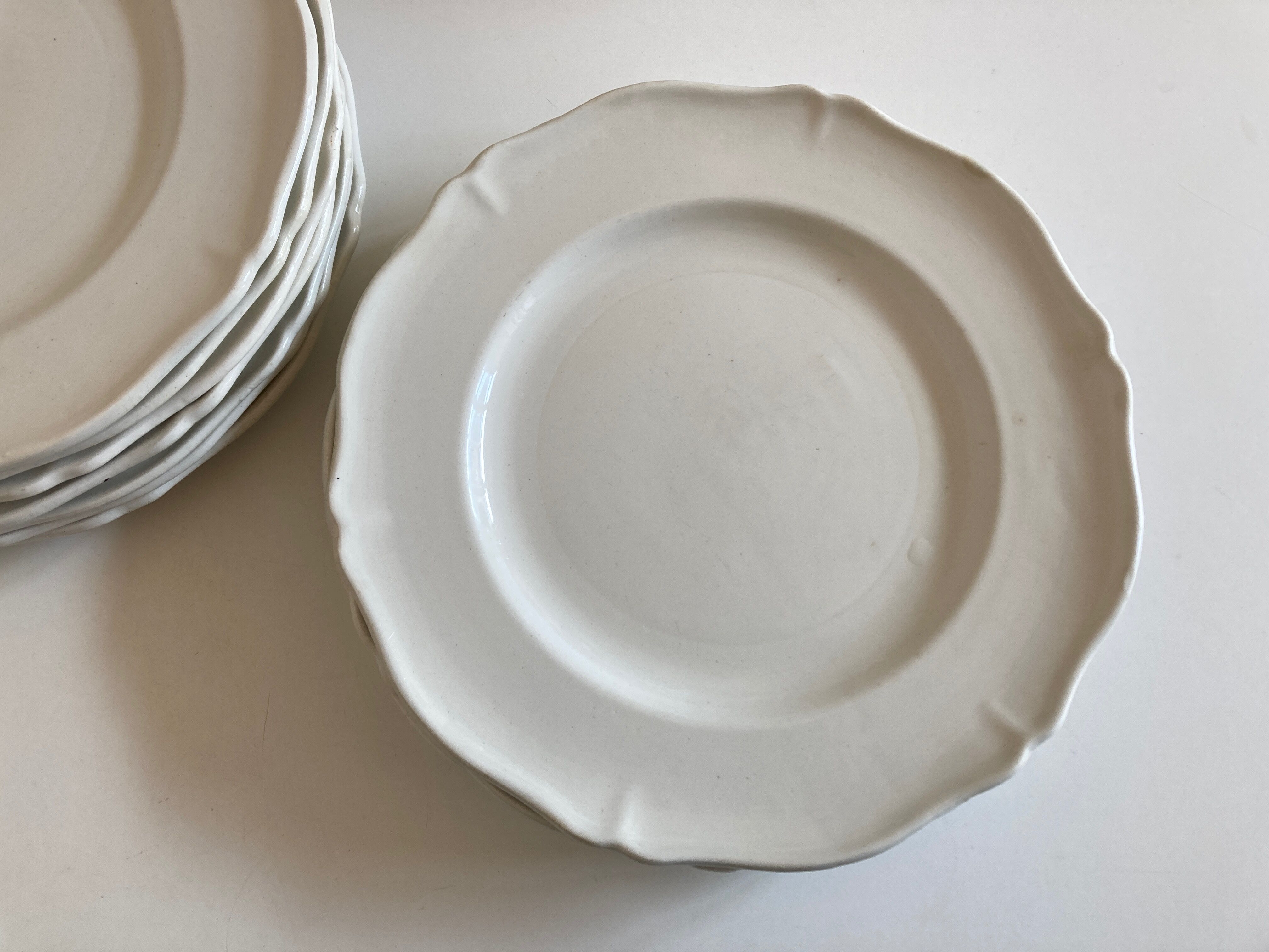 Set 10 plates with godrons in English iron earth 1950