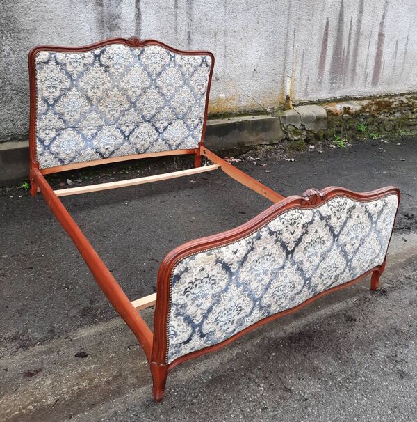 Lit tapissé de style Louis XV