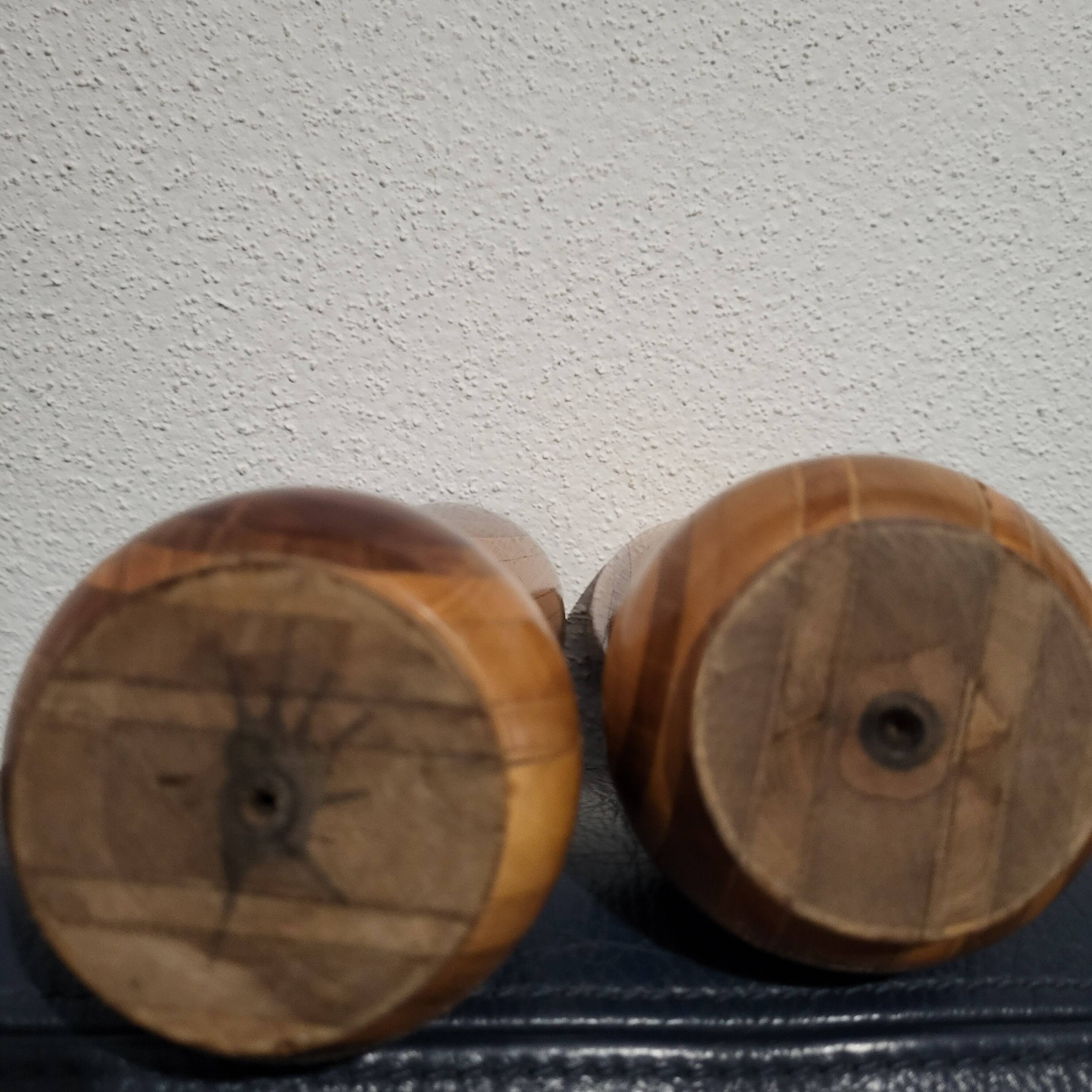 Wooden vases, companions of duty