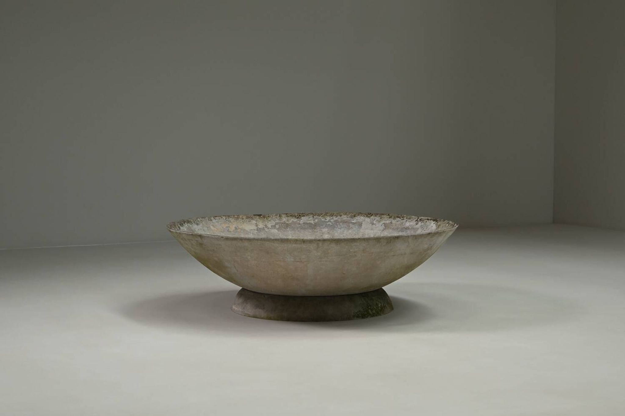 Large vintage planter by Willy Guhl for Eternit, 1950s Switzerland.