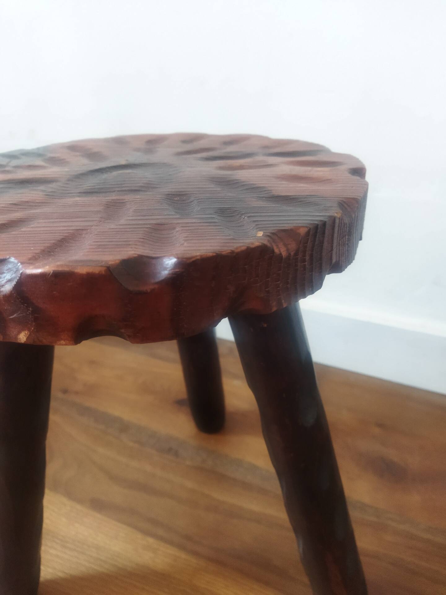Tabouret de ferme tripode