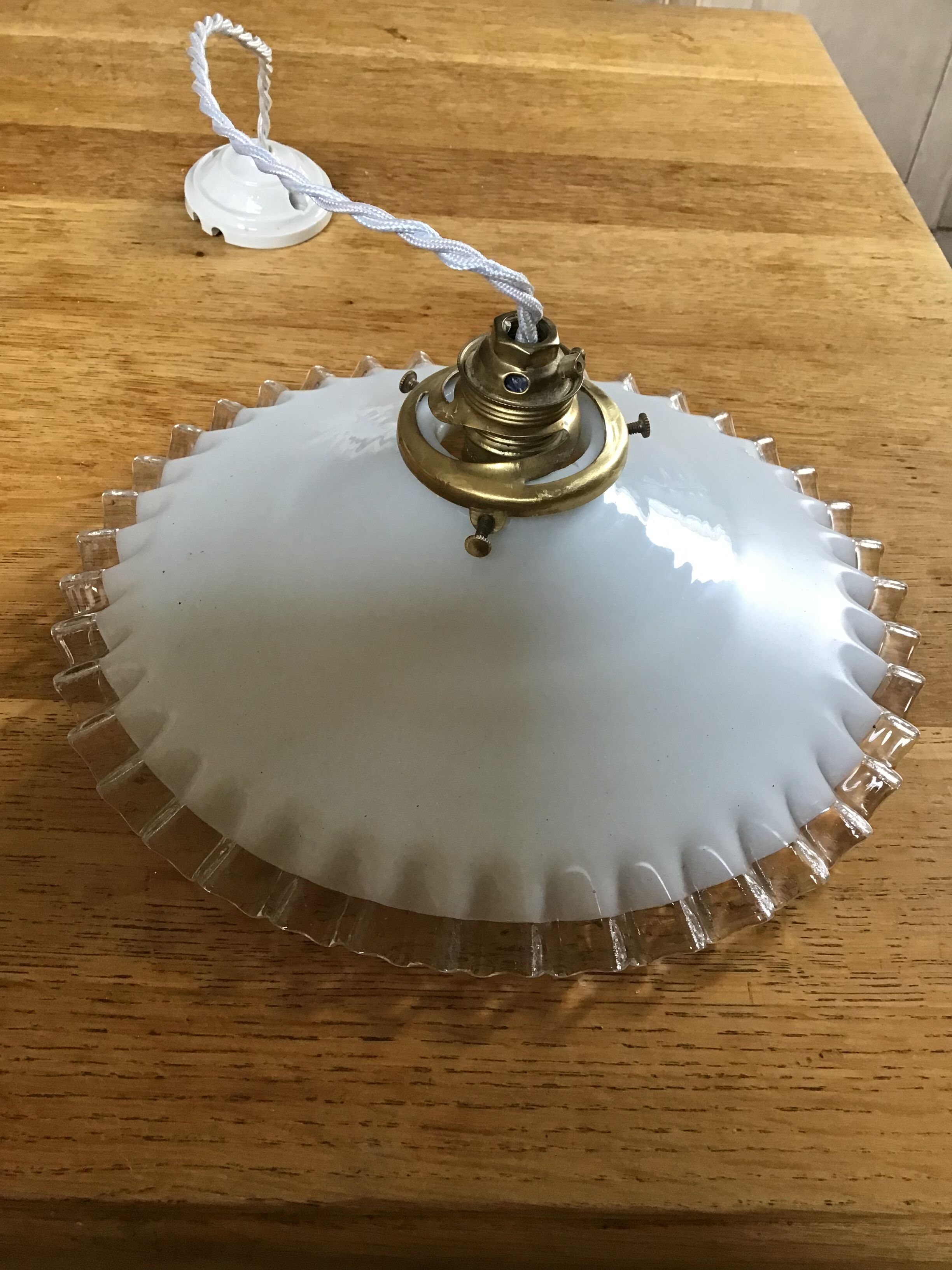 Suspension en opaline