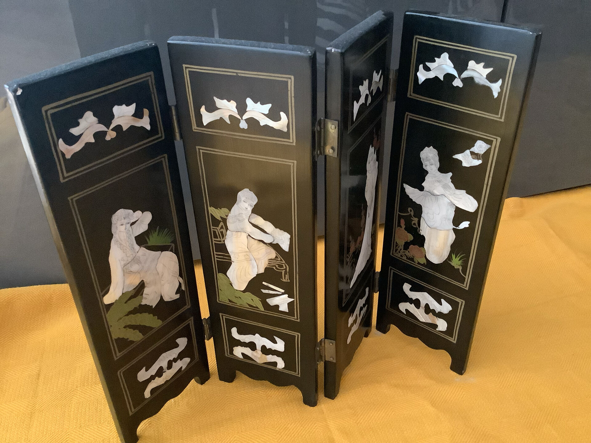 Mini Chinese folding screen Lacquered wood + inlays