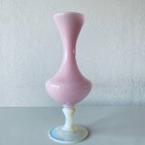 Vase en opaline rose