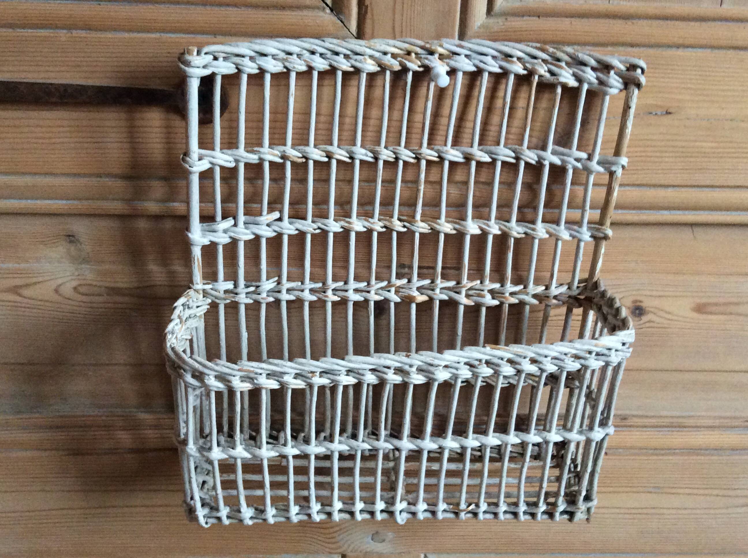 Wall basket