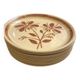 Set of eight vintage 70s plates