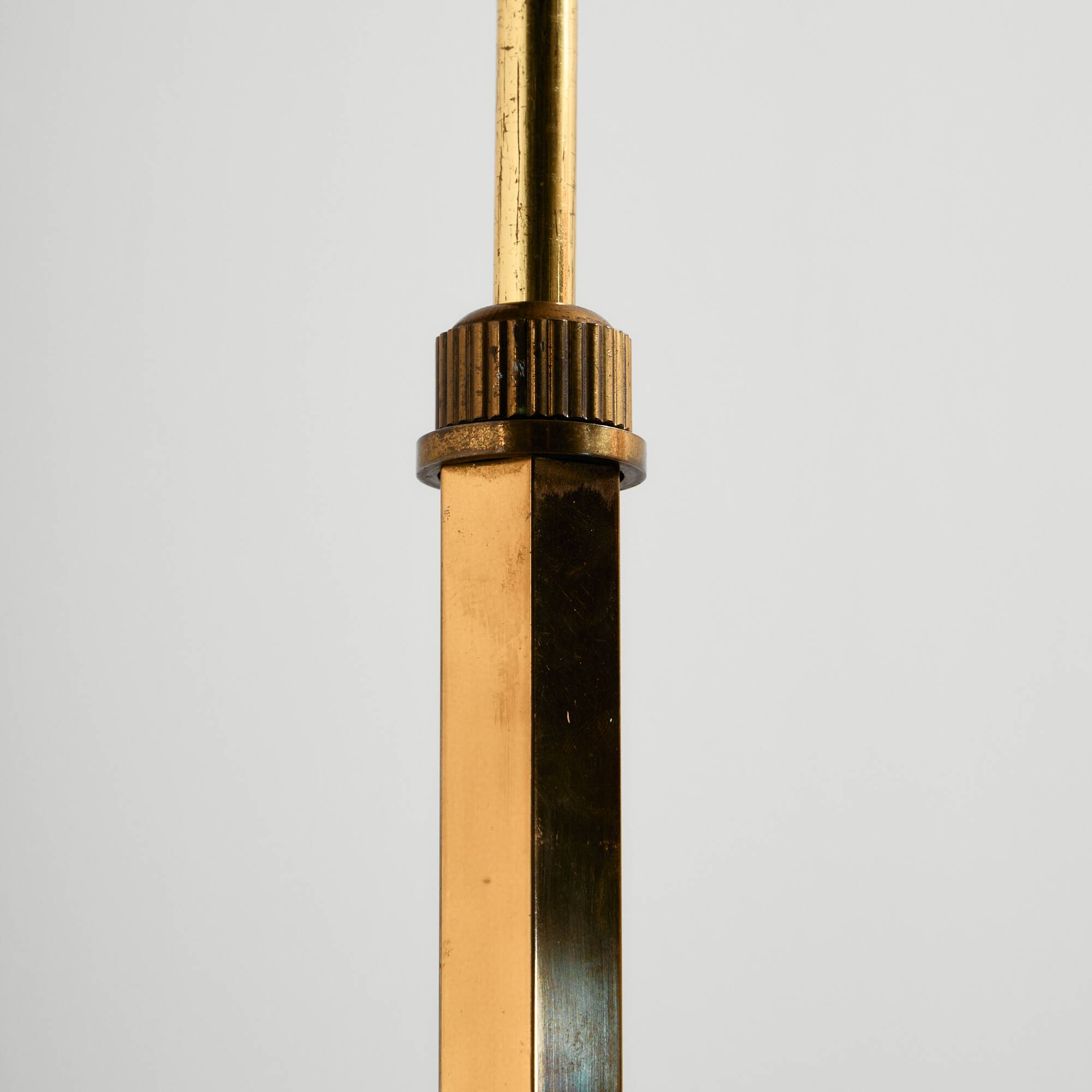 MK11341 Lampadaire en laiton