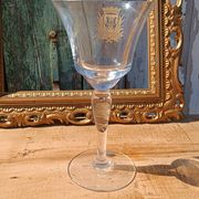 Grand verre de dégustation ancien blason doré – signé Jeanne Châtel