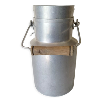 Milk pot