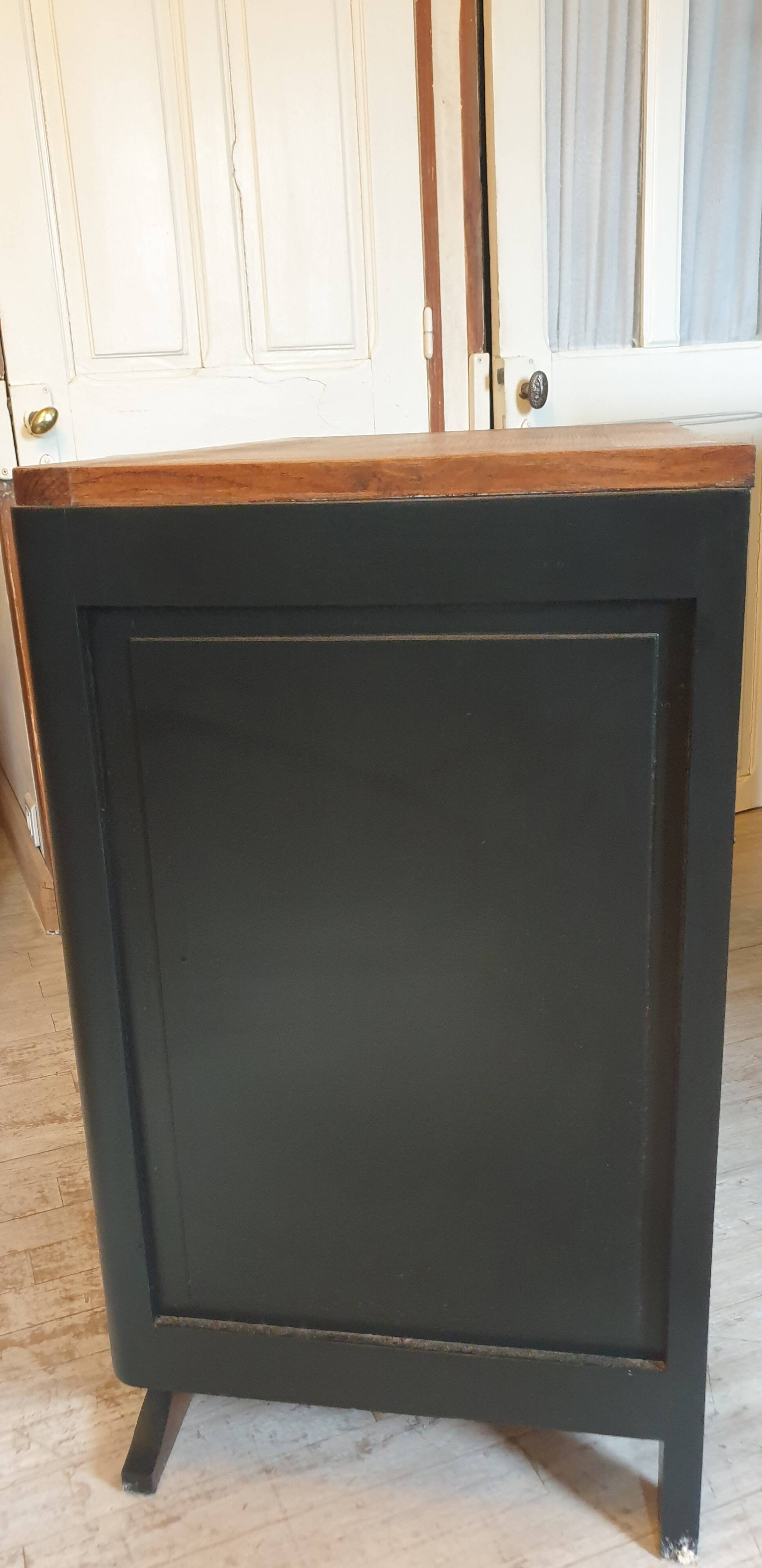 Solid wood chest of drawers