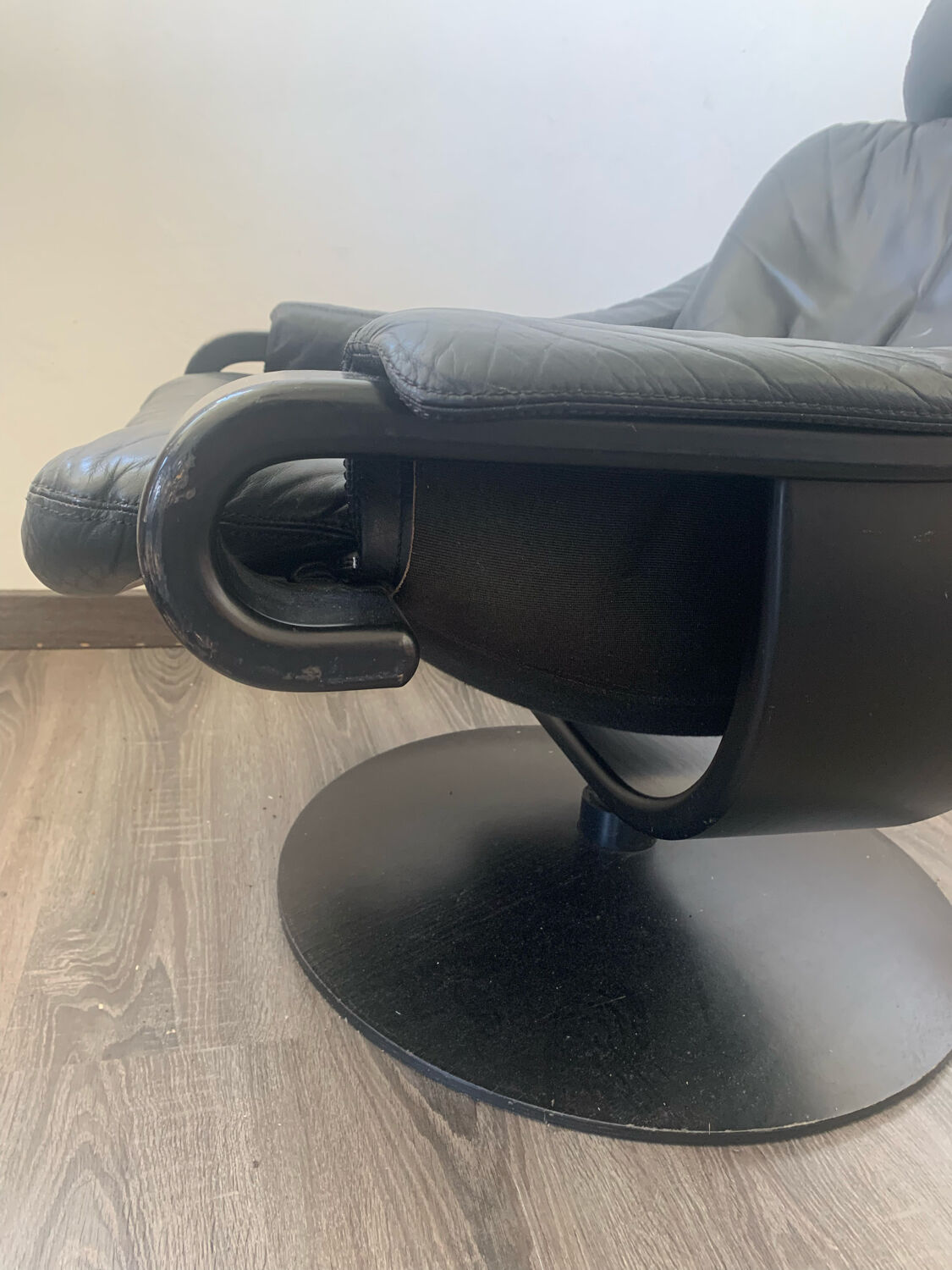 Fauteuil cuir noir scandinave