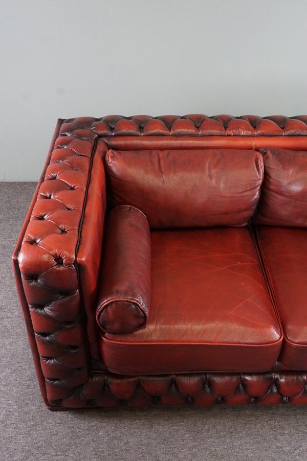 Chesterfield sofa in red cowhide leather, 2.5 seats