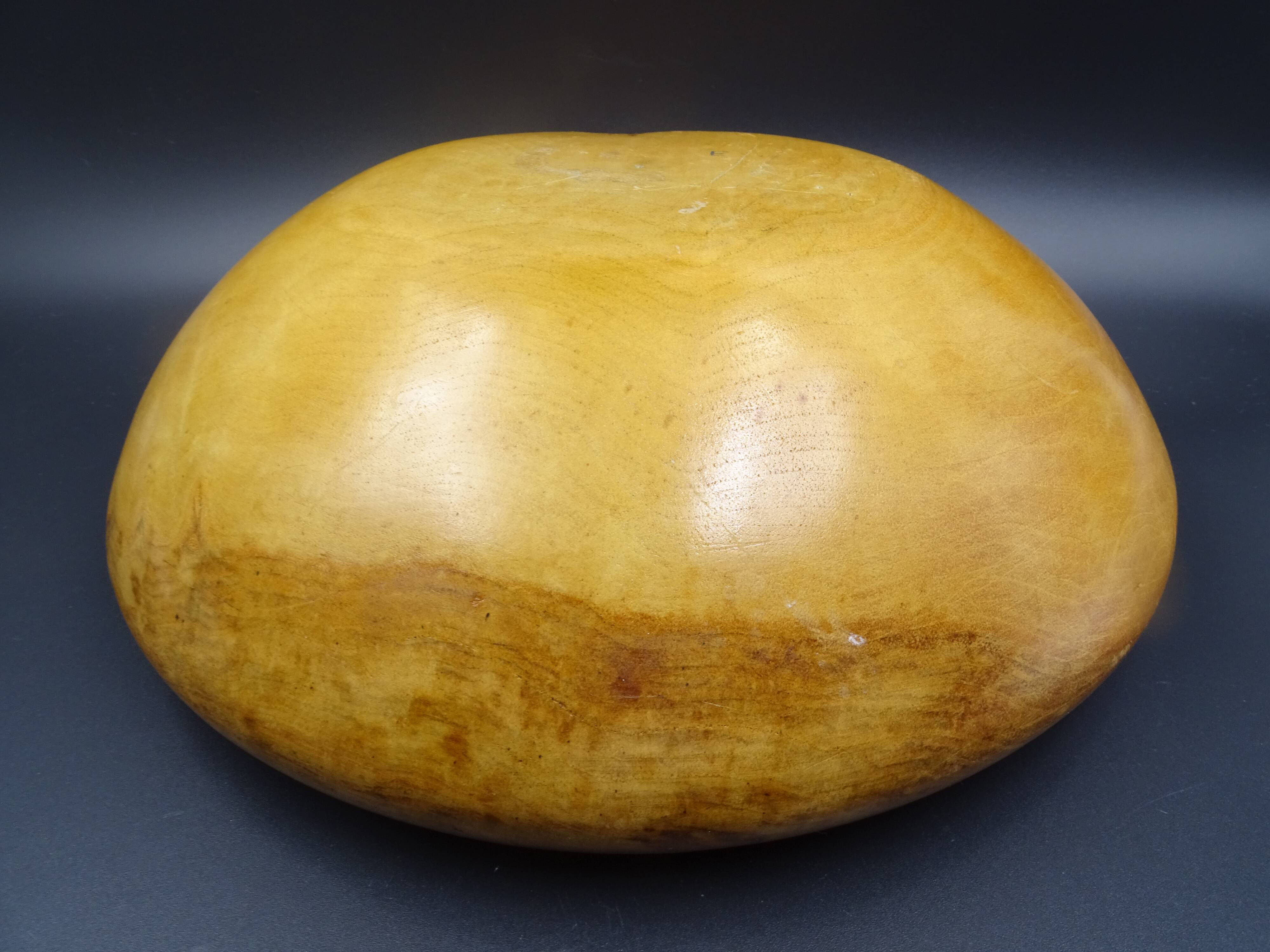 Wooden dish signed E - Circa 1960-1970