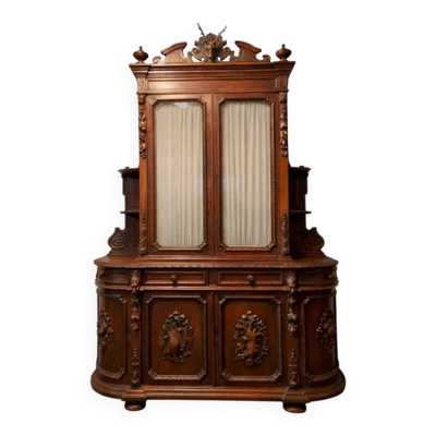 buffet deux-corps de pavillon de chasse en noyer sculpté style Renaissance
