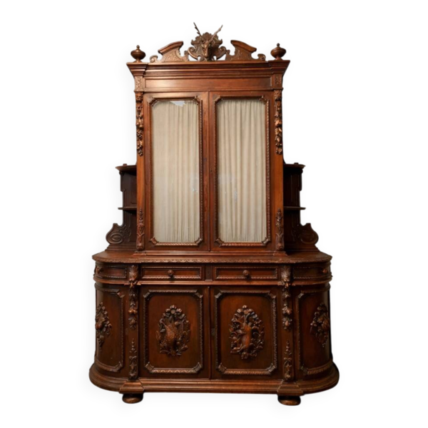 buffet deux-corps de pavillon de chasse en noyer sculpté style Renaissance
