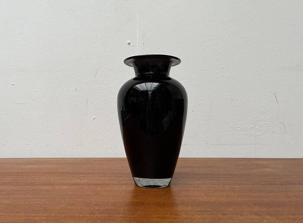 Postmodern black art glass vase by Hans Jürgen Richartz for the Richartz art collection, 1980s.
