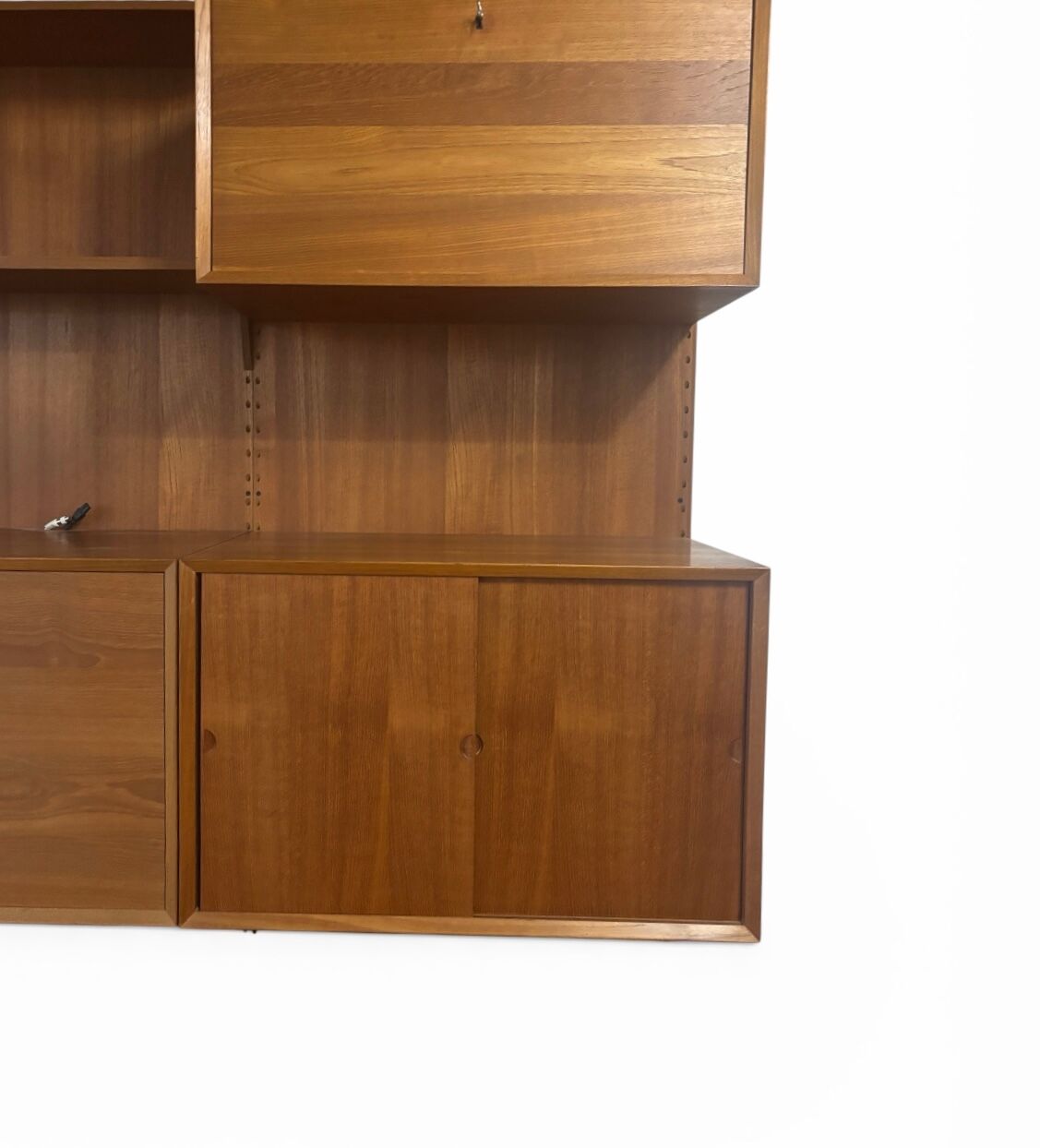 Wall system by Poul Cadovius (1959)