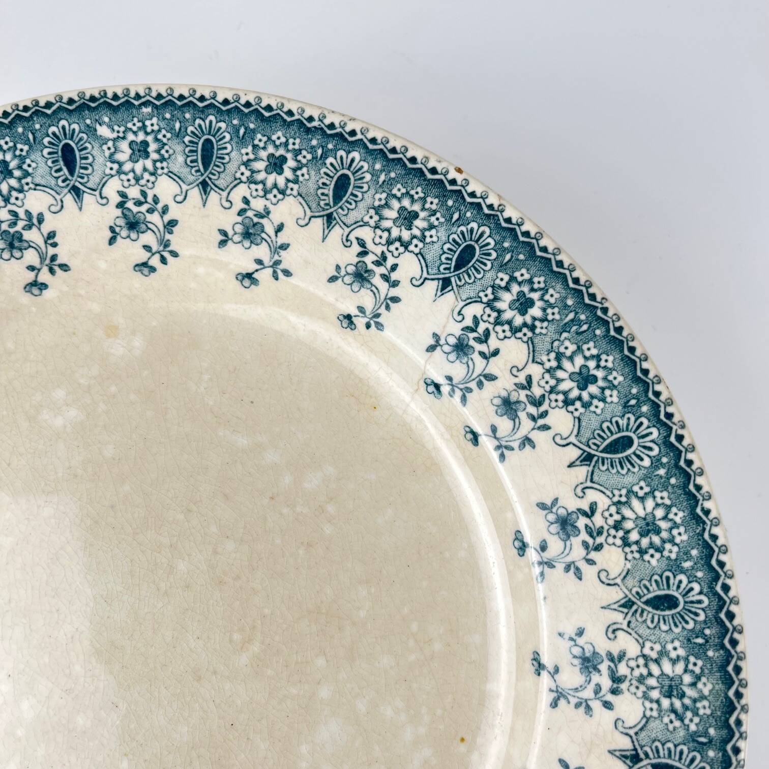 Low fruit bowl in blue iron earth, Jules Etienne, Paris, 19th century.