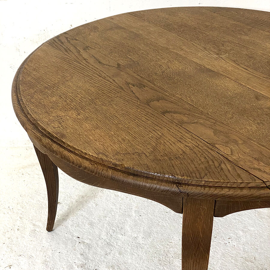 Round coffee table