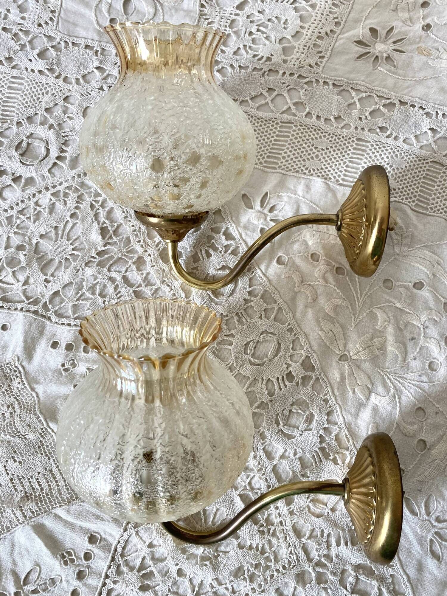 Pair of retro wall lights in glass and gold metal