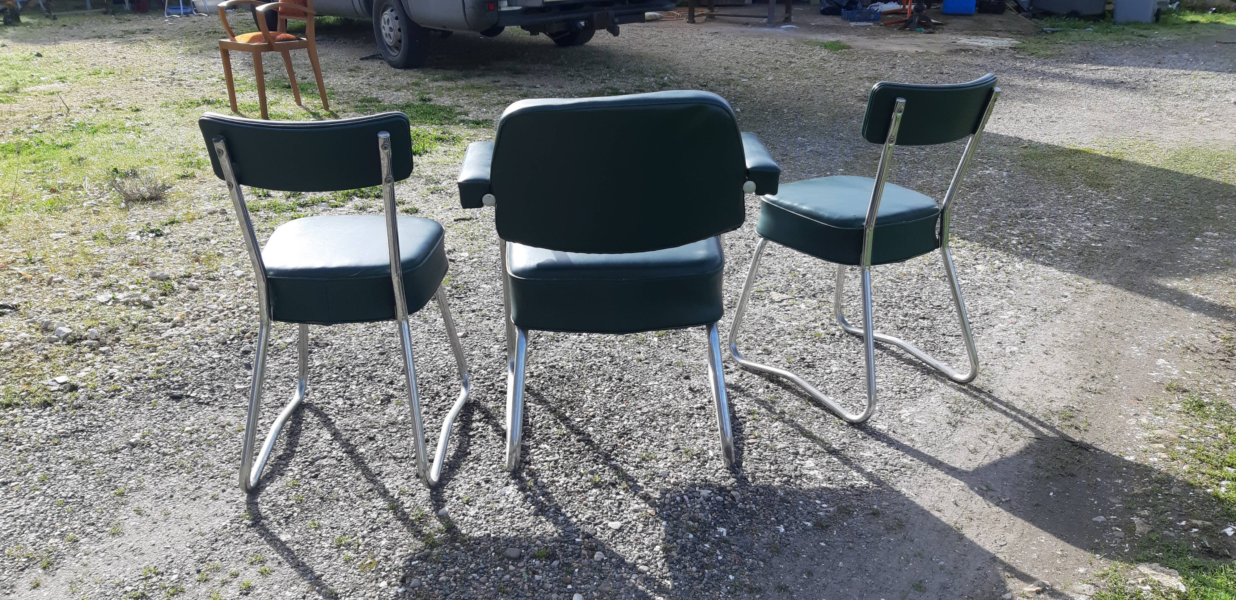 1 Chair and 2 Pullman Chairs