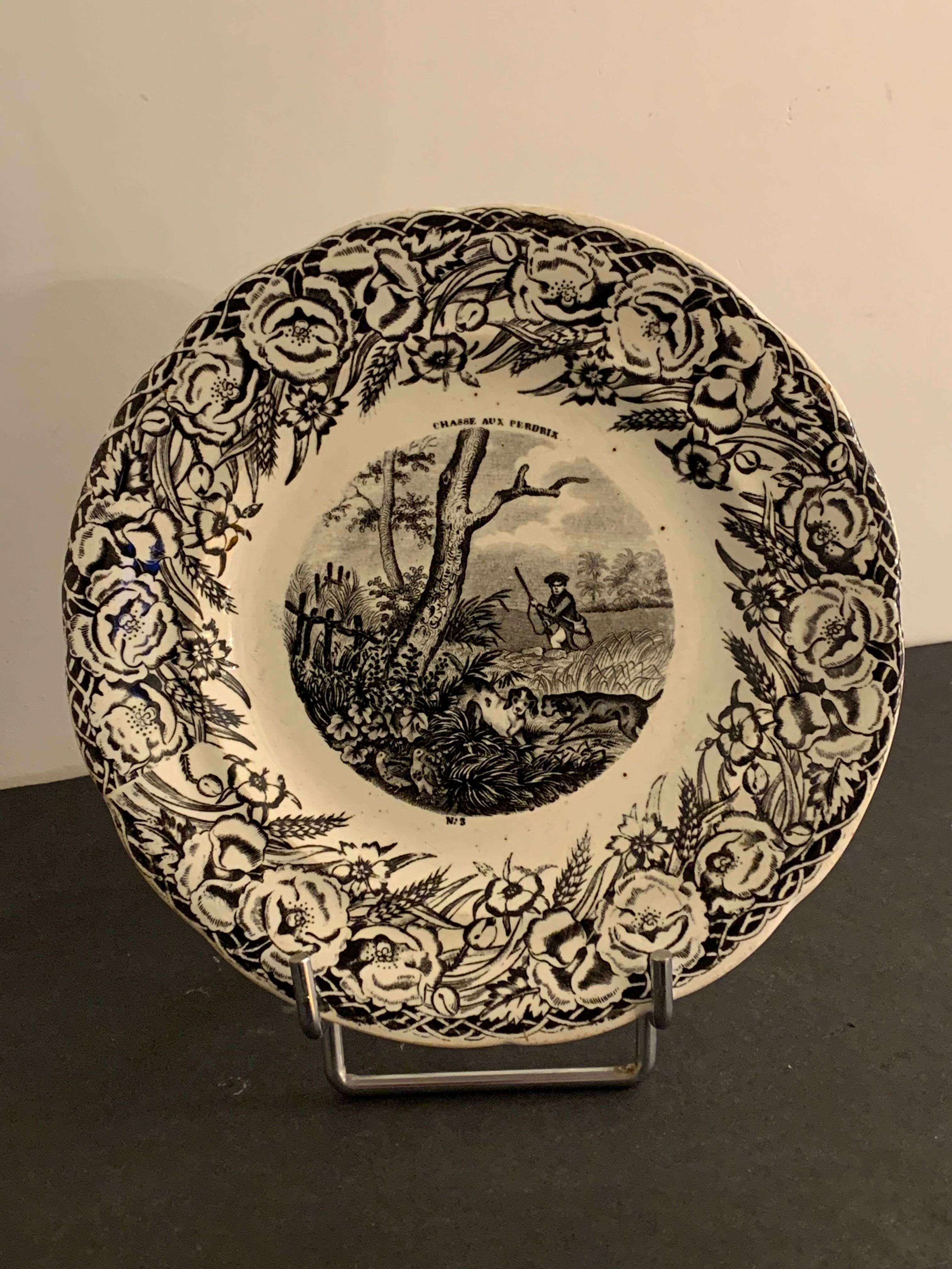 Dessert plate on partridge hunting, Gien 19th century