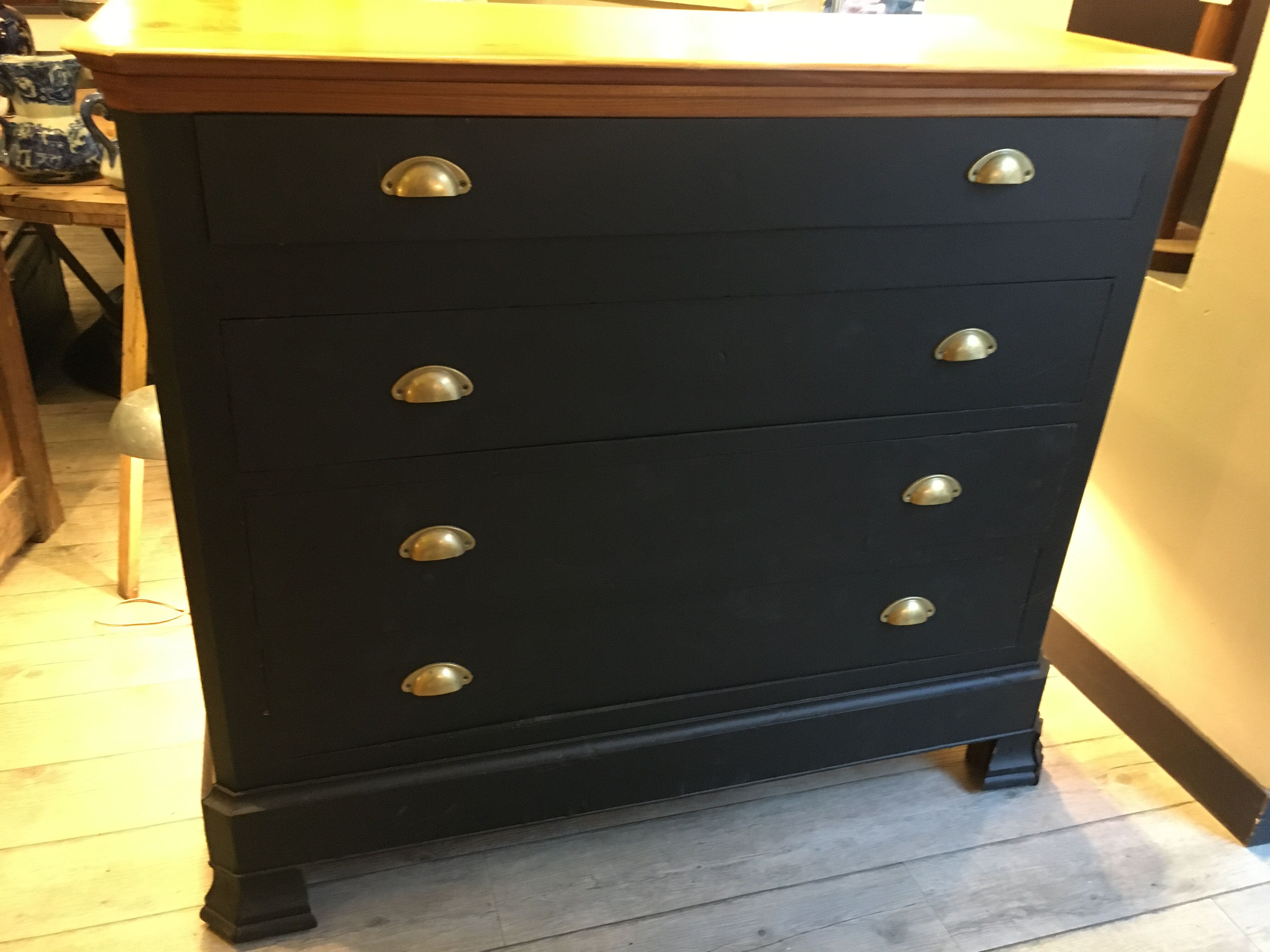 Old oak chest of drawers