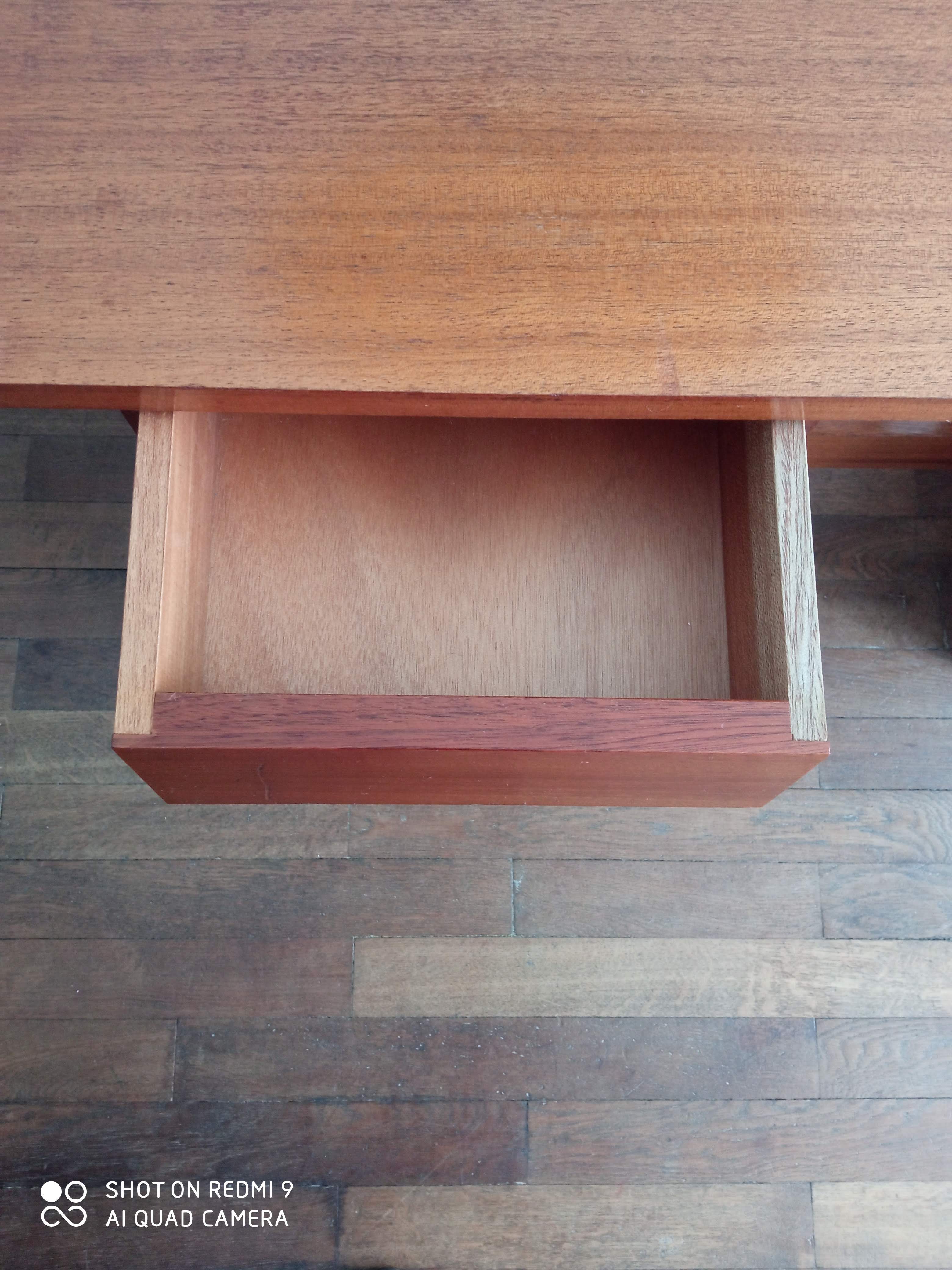Teak 60s office