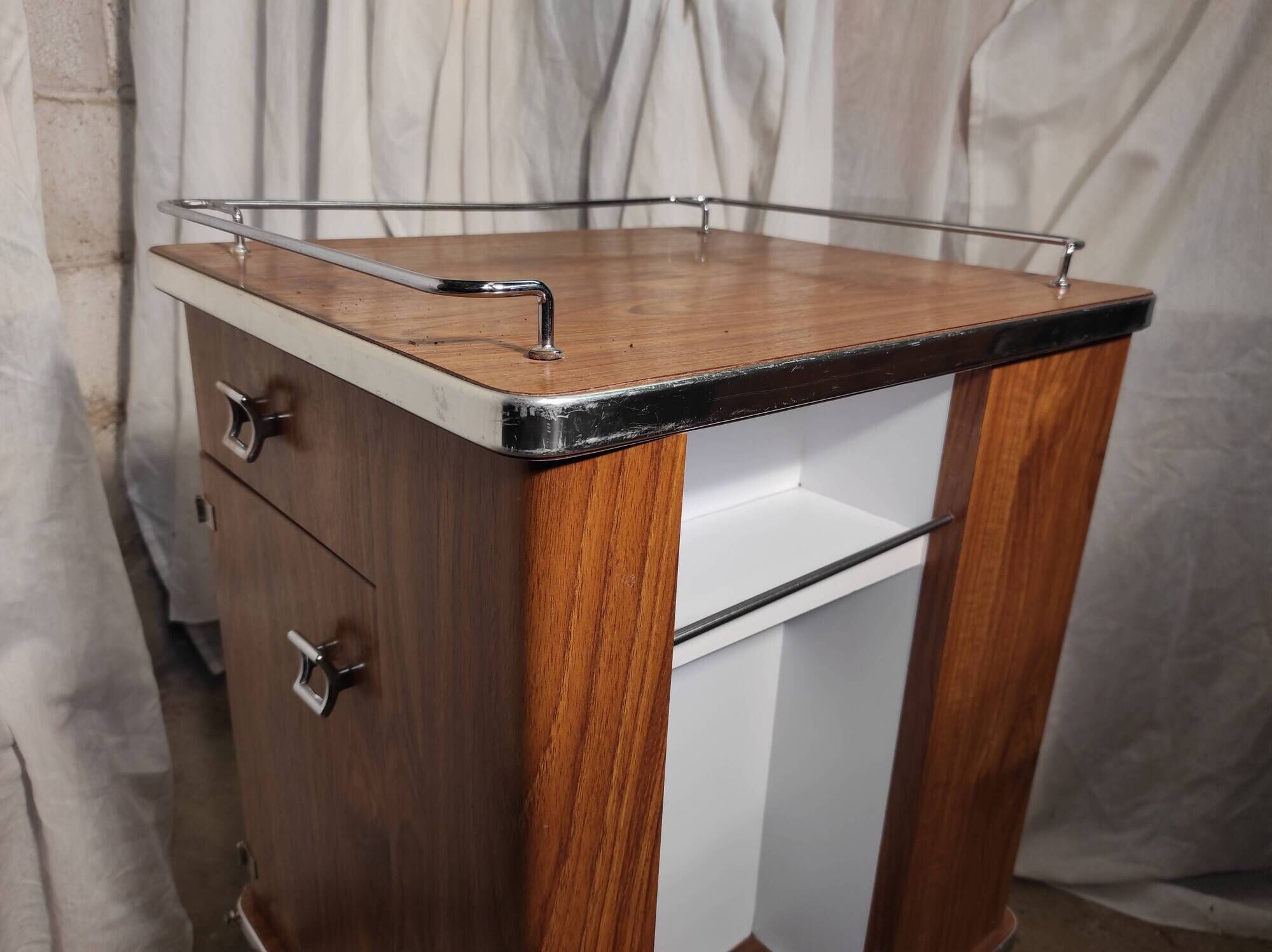 Meuble de métier chevet d'hôpital, d'infirmière en formica