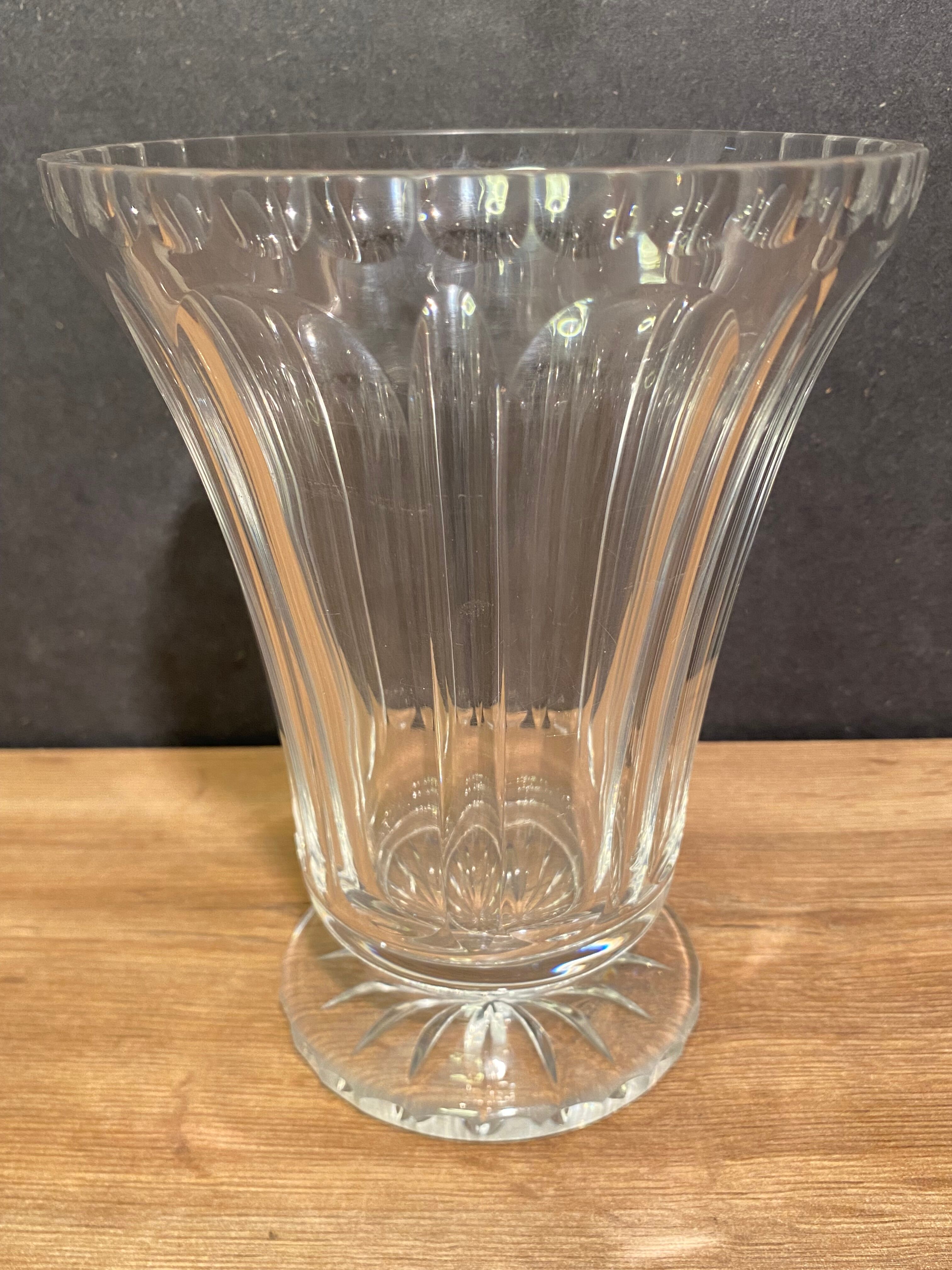 Vase on pedestal in cut crystal mid-twentieth century