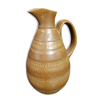 Sandstone pitcher