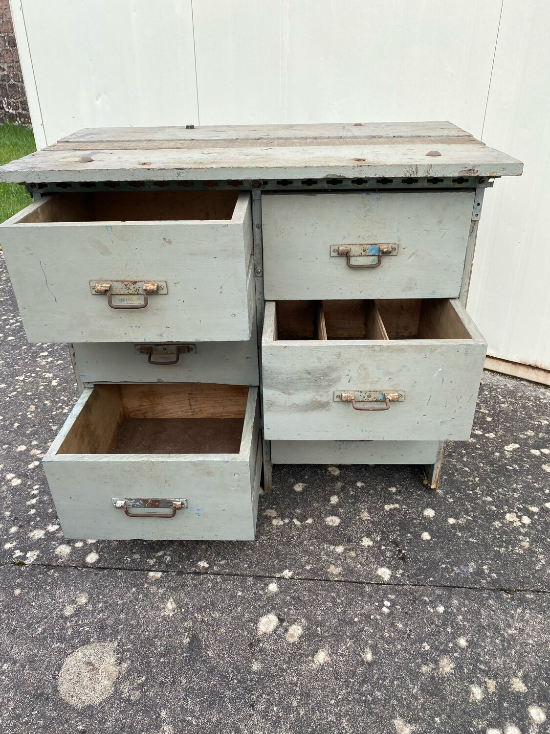 Meuble à tiroirs d’atelier