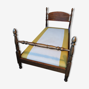 American colonial bed