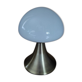 Mushroom lamp to pose tactile globe in opaline white dp 0122n021