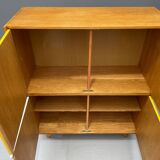 Armoire U-450 en placage de chêne, variante jaune et blanc, Jiří Jiroutek pour Inte